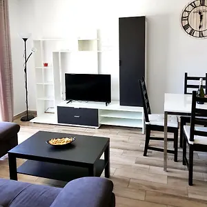 Luxury 2 Bedroom 2 Min From Apartamento
